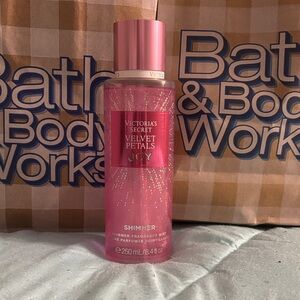 Victoria's Secret Velvet Petals Shimmer Fragrance Mist